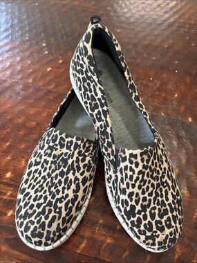 Cloudsteppers by Clarks Leopard Print Slip-On Flats